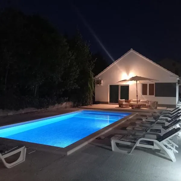 Villa Adriatic 2, hotel v destinaci Biograd na Moru