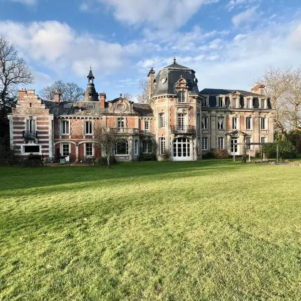 Le château de Bertreville Saint Ouen entre mer et campagne, hotel v destinaci Bertreville-Saint-Ouen