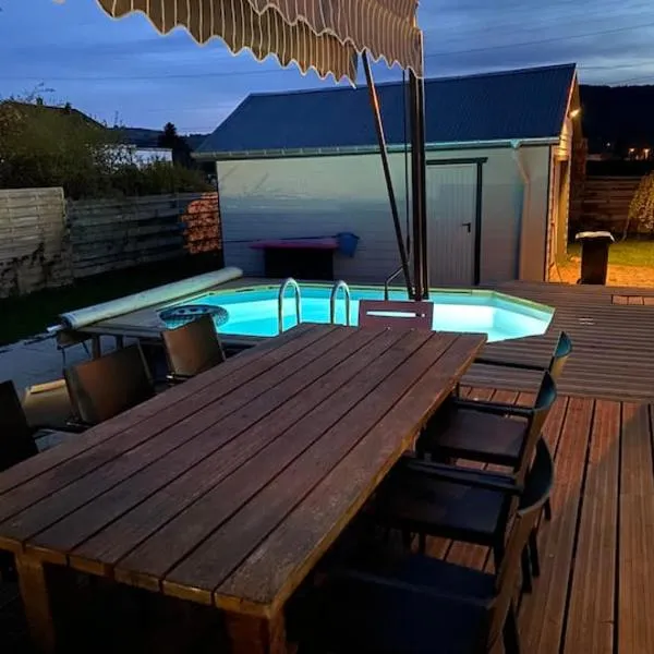 Villa 1950 Détente et Découverte avec spa et piscine extérieure, hotel in Anould
