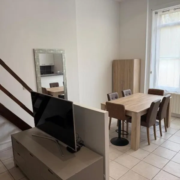 OULLINS T3 COSY 70M2 - 6 Pers 2 Chambre - 2 Mezzanines Métro & centre à Pied – hotel w mieście Oullins