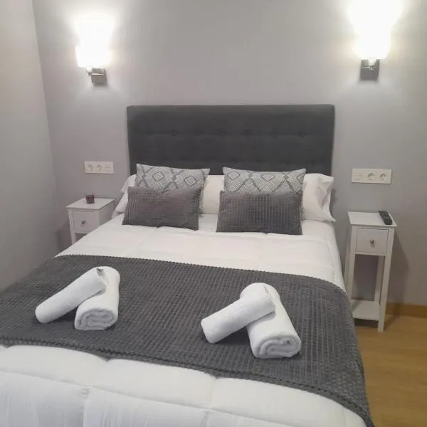 APARTAMENTOS CASA FREDI - Apartamentos les cuartes 1 y 2, hotel in Cardes