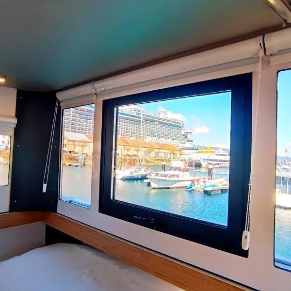 Casa Flotante en el Puerto de Vigo - Different Charter, hôtel à Vigo