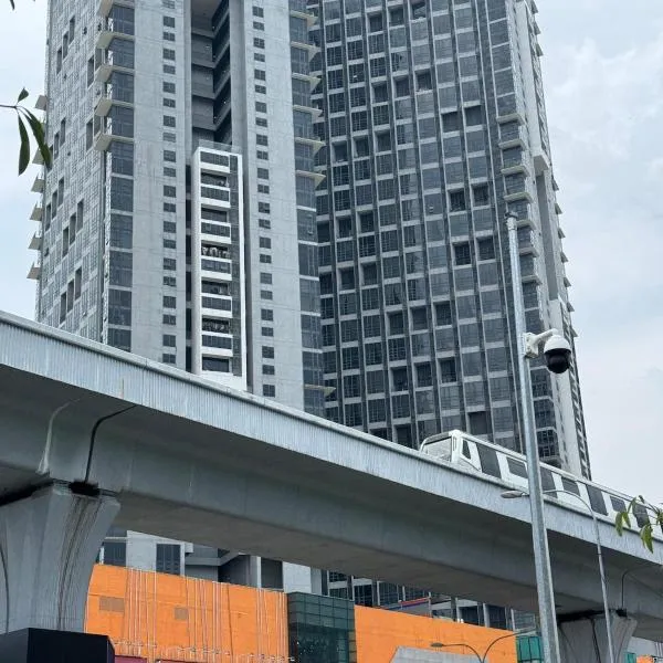 Ekocheras Residence Premium Suites by Roomsy, hotel em Kuala Lumpur