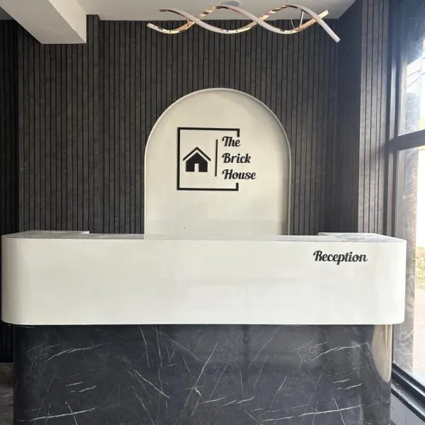 The Brick House, hotel en Katra