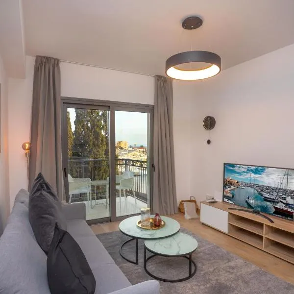 Crown Hall Suites, hotel in Limassol