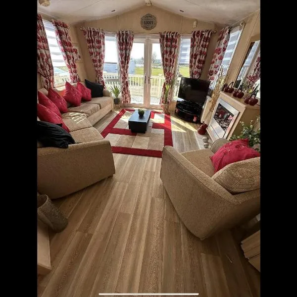 6 berth Waterside Ingoldmells Skegness J4 Santanavan 10, hotel in Ingoldmells