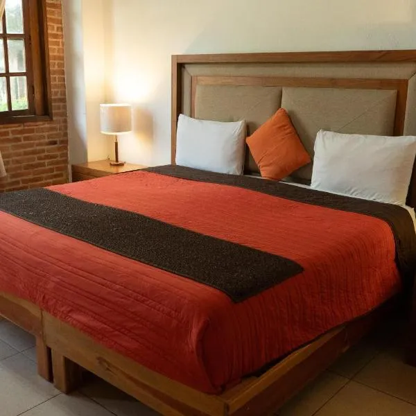 Capital O La Joya Del Lago, hotel v destinaci Ajijic