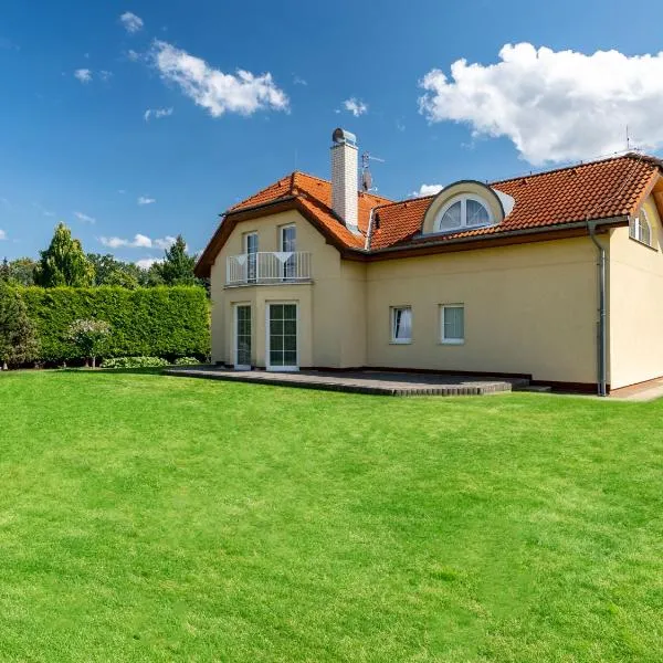 Villa Garden & Terrace Villa by Interhome, Hotel in Prag