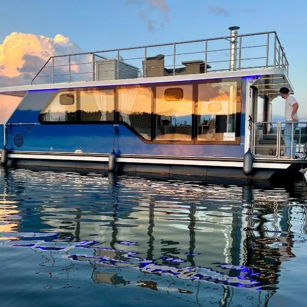 Nena Hausboot, hotel v Berlíně