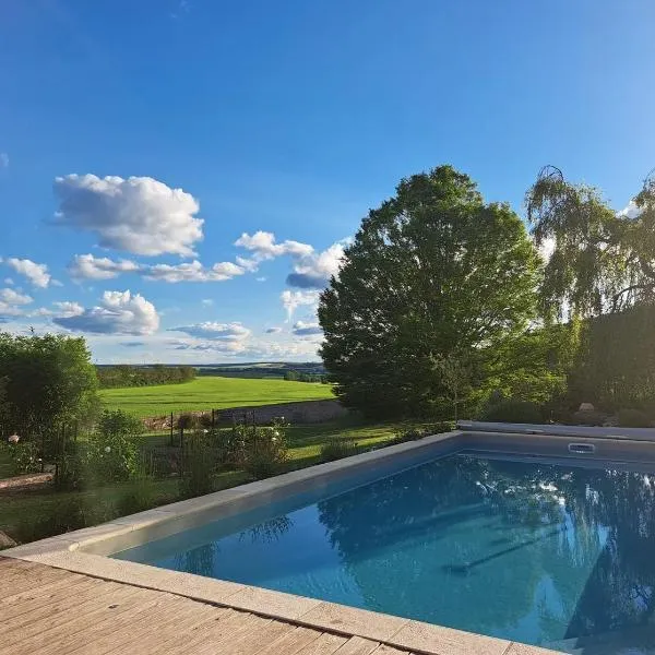 Le domaine aux herbes folles, hotel v destinaci Stigny