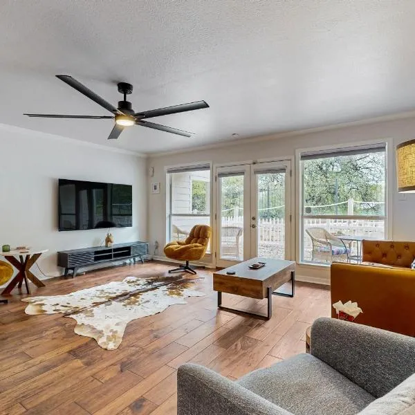 Lakeside Austin Condo | 10 Mi to COTA, viešbutis mieste Ostinas
