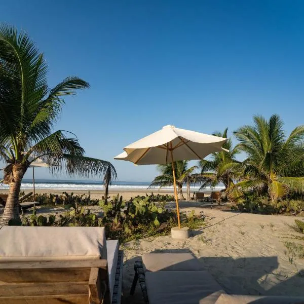 Cabanas Adobe Frente Al Mar, hotel in Puerto Escondido