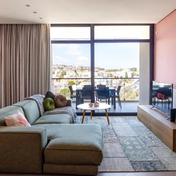 Luxury 2 bedroom apartment in St Julians, hotel v destinaci St Julian's
