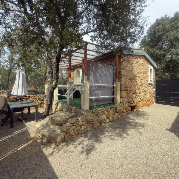 votre Cocon en pierre et son spa en option gîte le repos des chênes – hotel w mieście Régusse