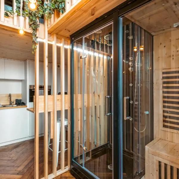 The Royal Romantic Suite - Sauna - 2p, hotel in Lyon