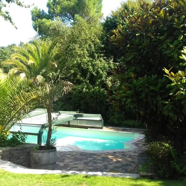 Chambre d'hôtes proche mer avec accès piscine, hotel v destinaci Loc-Maria-Plouzané