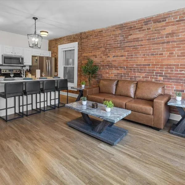 Steps Away From Mass Ave in Heart of Indy with Balcony, hotell i Indianapolis