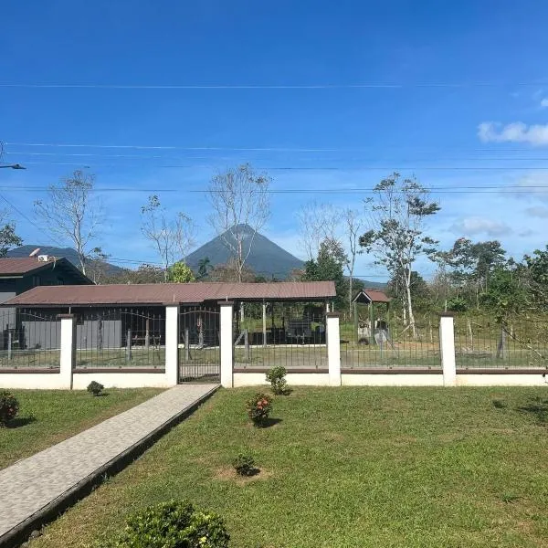 Volcano Refuge House, hotel in Fortuna