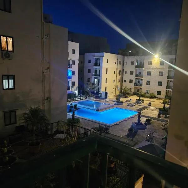 Apartment with pool, hotel in St. Paul's Bay