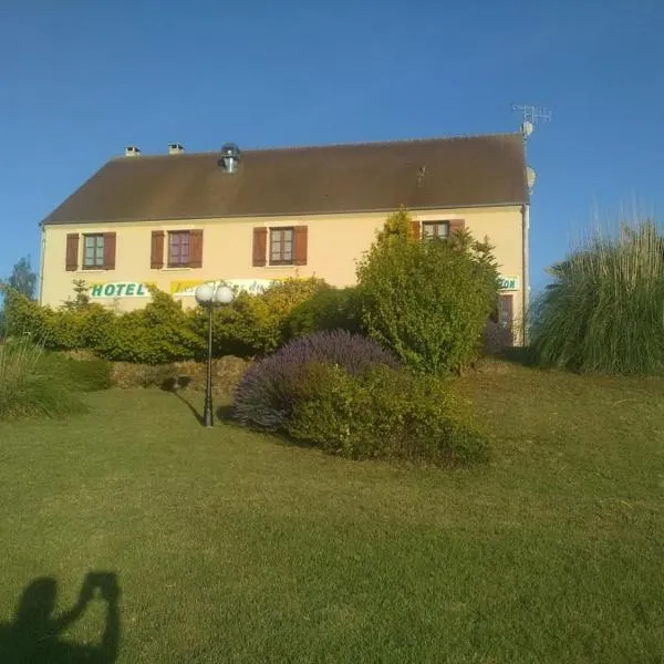 Viesnīca Logis hôtel Les Confins du perche pilsētā Sceaux-sur-Huisne
