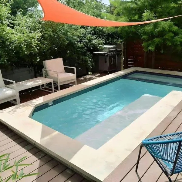 Stunning Modern Home w Pool and Hot Tub in DT