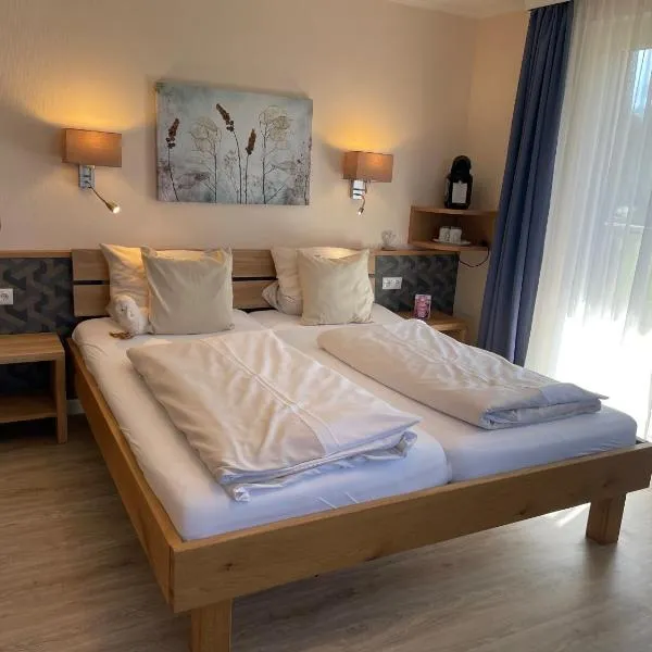 Dat lütte Heidehotel Funk - Garni, hotel v destinaci Bispingen