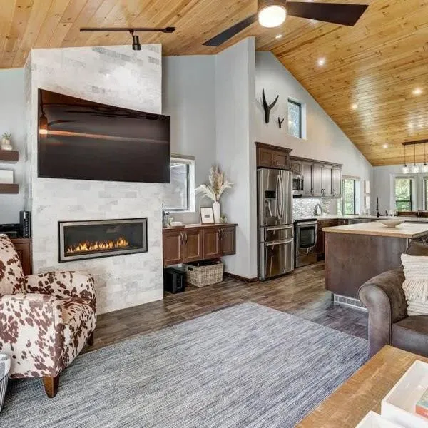 Luxury Modern Townhome-Private Hot Tub-In Town, hotel in Breckenridge