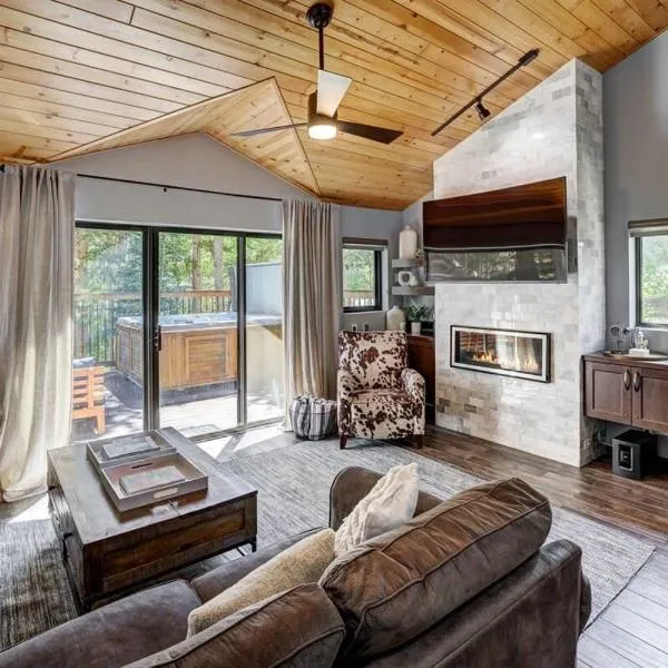 Luxury Modern Townhome-Private Hot Tub-In Town, ξενοδοχείο σε Breckenridge