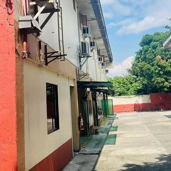 OYO 1026 Evita Hotel Bacoor, hotel v destinaci Cavite