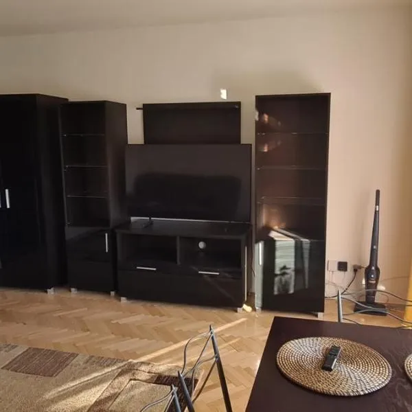 Apartament 3 pokoje 8-go maja, hotel in Starachowice