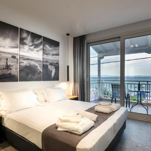 Salty Sea View Apartments, hotel v destinaci Polychrono