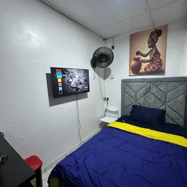 Mini Studio Room in ilasan lekki ikate, The Toilet is Shared, with Netflix, hotelli kohteessa Lekki