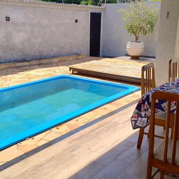 Casa 3 quartos climatizados, wi-fi, garagem e área de lazer com piscina