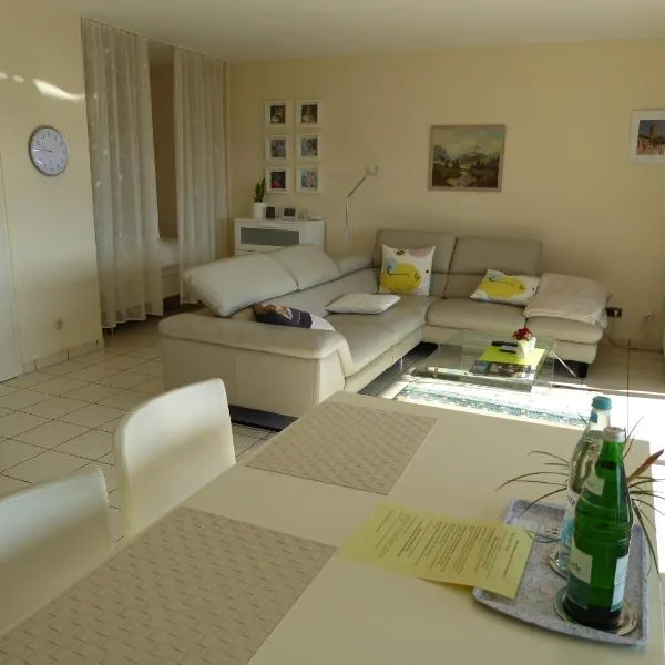 Ferienwohnung Stefi, magischer Ausblick, Schwimmbad-Sauna in Lahnstein, hotel i Lahnstein