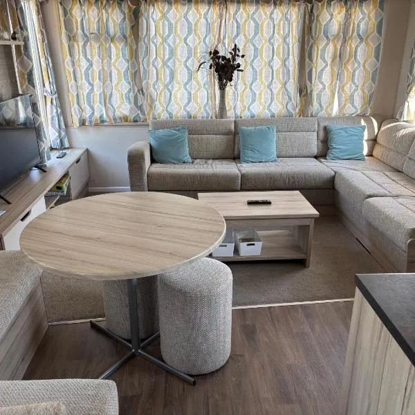 Coastal Serenity Escape Clarach Bay Sea Viev Modern 2019 model No Pets, hotel in Aberystwyth