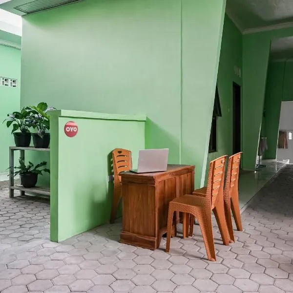 OYO 93695 Guest House Riharti Syariah, hotel u gradu Bandar Lampung