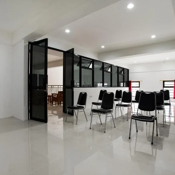 Super OYO Capital O 3463 Cimahi Guest House, hotel di Bandung