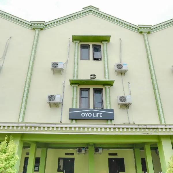 OYO Life 2508 Alba Suites Homestay Syariah, hotel v destinaci Tulungagung