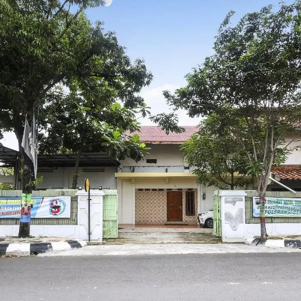 SPOT ON 90744 Alika Homestay, hotel v destinaci Demak