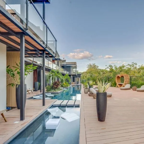 The Bungalows #6 - Boutique Hotel in Flamingo Beach - Top Level Studio, hotel in Playa Flamingo