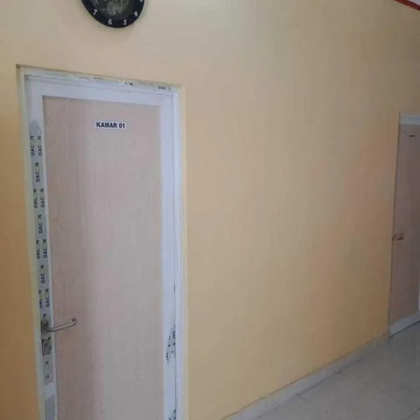SPOT ON 91371 Wisma Nadira Near SPBU PT. Trijaya Pugung PENENGAHAN, hotel v destinaci Karbang
