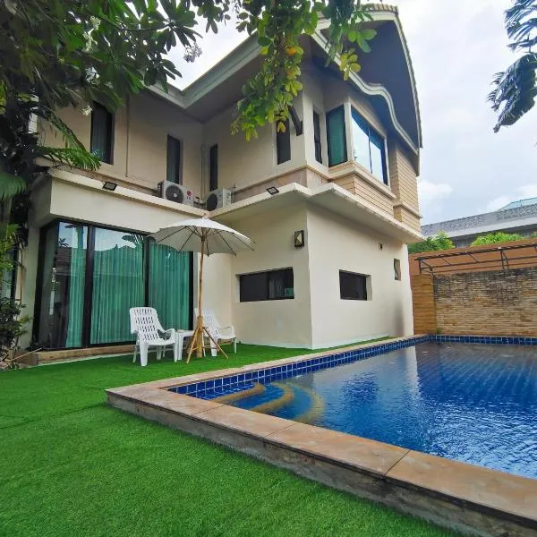 Baan Natcha Pool Villa City Center, hotel v destinaci Pattaya Central