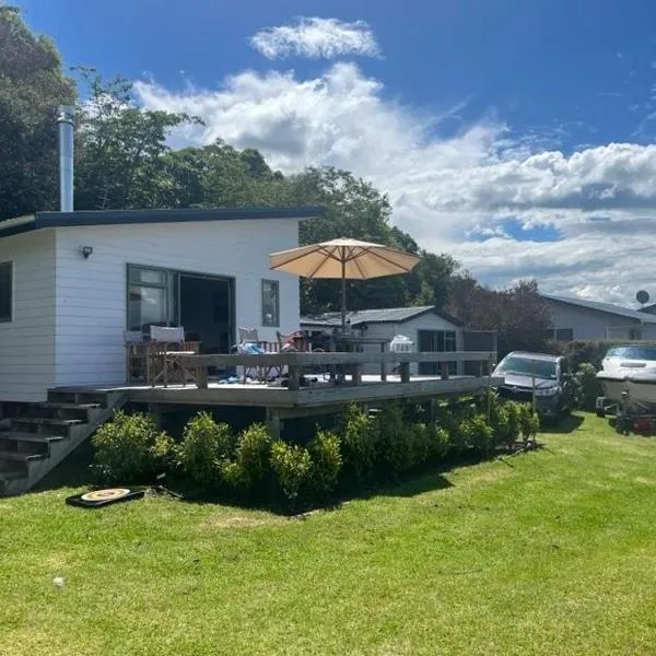 Whareroa family bach, hotel en Kuratau