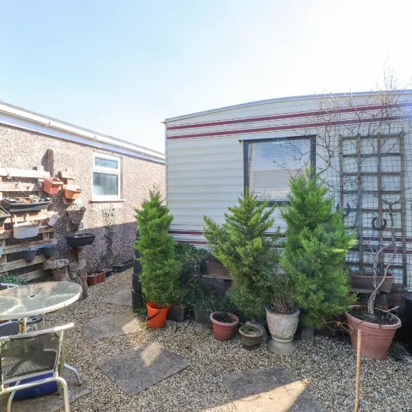 Tanyfron Holiday Caravan, hotel in Holyhead