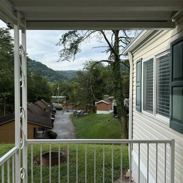 Delightful 2 Bedroom Model Home, Hotel in Pigeon Forge
