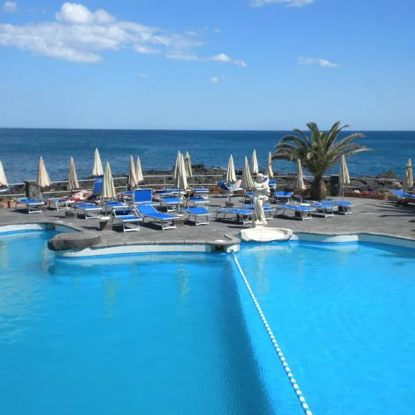 Arathena Rocks Hotel, hotel di Giardini Naxos