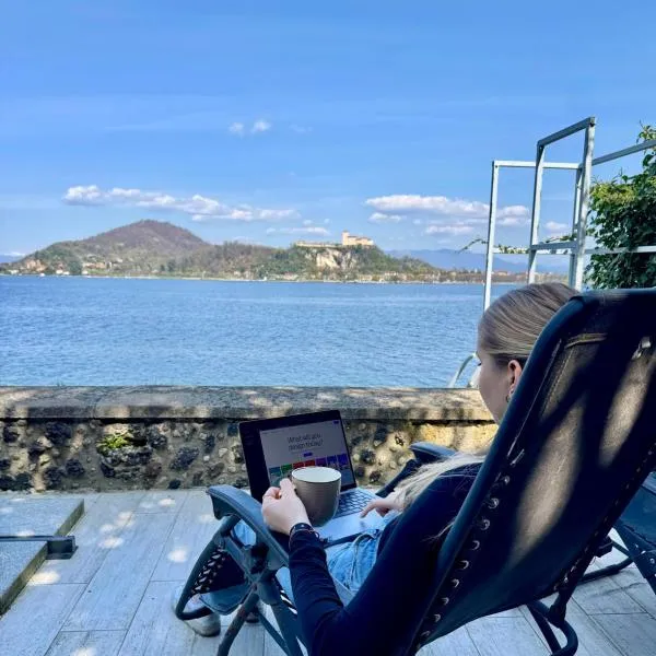 Rest and Relax Arona - On the lake, hotel v destinaci Arona