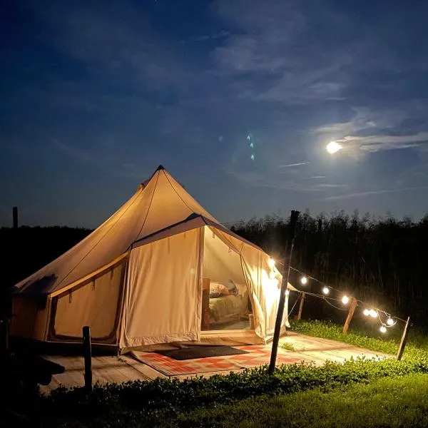 Voedselbos Camping Koperwiek, hotel v destinaci Hazerswoude-Dorp