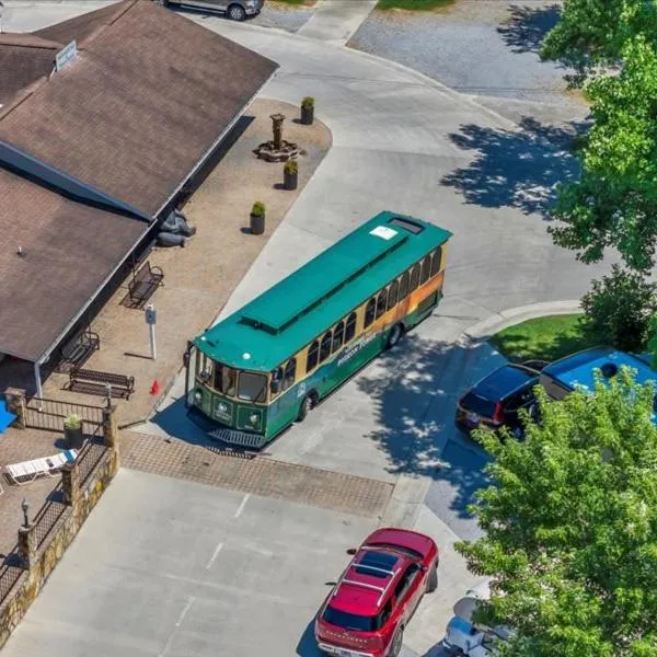 2BR Mountain Stay w King Bed Sleeps 5, hotel a Pigeon Forge