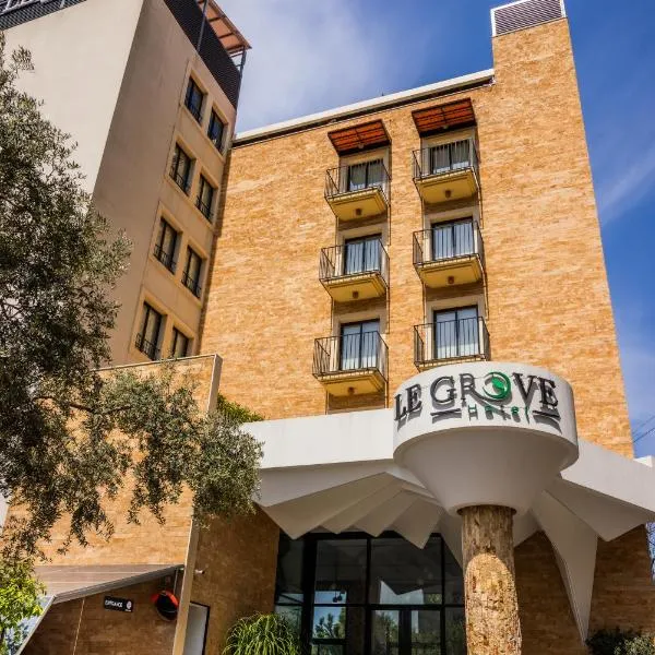 Le Grove Hotel, hotel in Jounieh